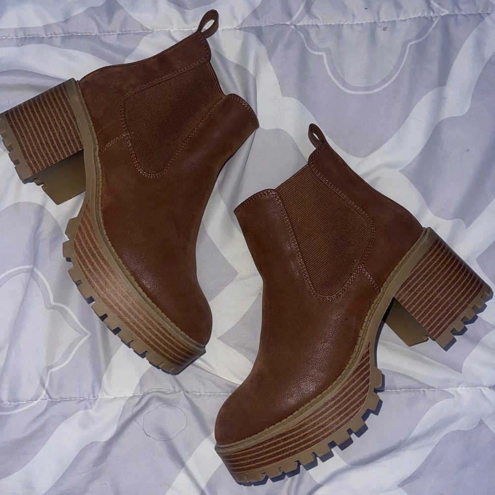 NWOT BROWN BOOTS!🤎